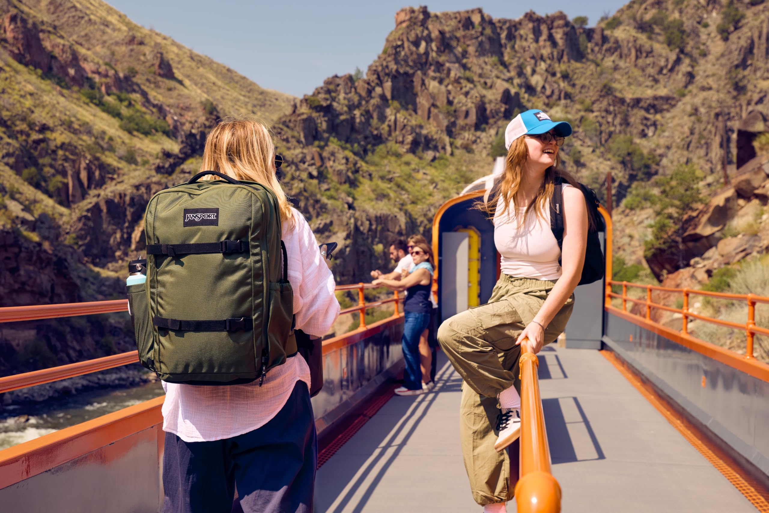 JanSport Venture Pack System – Travel Pack With Large Main Compartment, 4 Water Bottle Pockets, Adjustable Torso Length, Perimeter Wireframe Suspension, Tuck-Away Straps, Padded Hip Belt, Black - Image 7