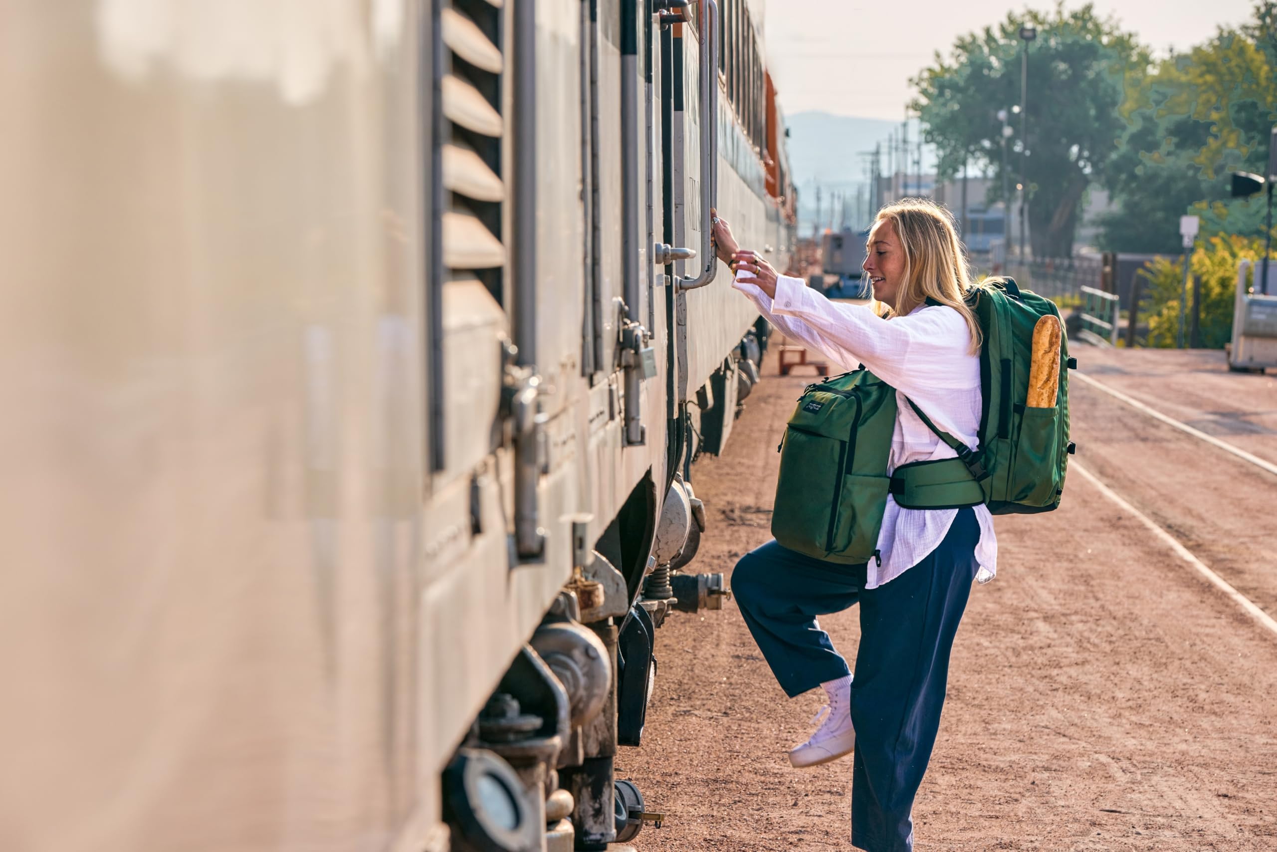 JanSport Venture Pack System – Travel Pack With Large Main Compartment, 4 Water Bottle Pockets, Adjustable Torso Length, Perimeter Wireframe Suspension, Tuck-Away Straps, Padded Hip Belt, Black - Image 9
